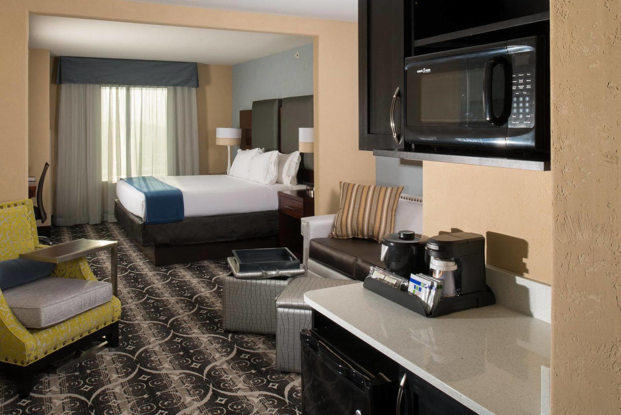 Holiday Inn Express Hotel & Suites North Kansas City By Ihg Exterior foto