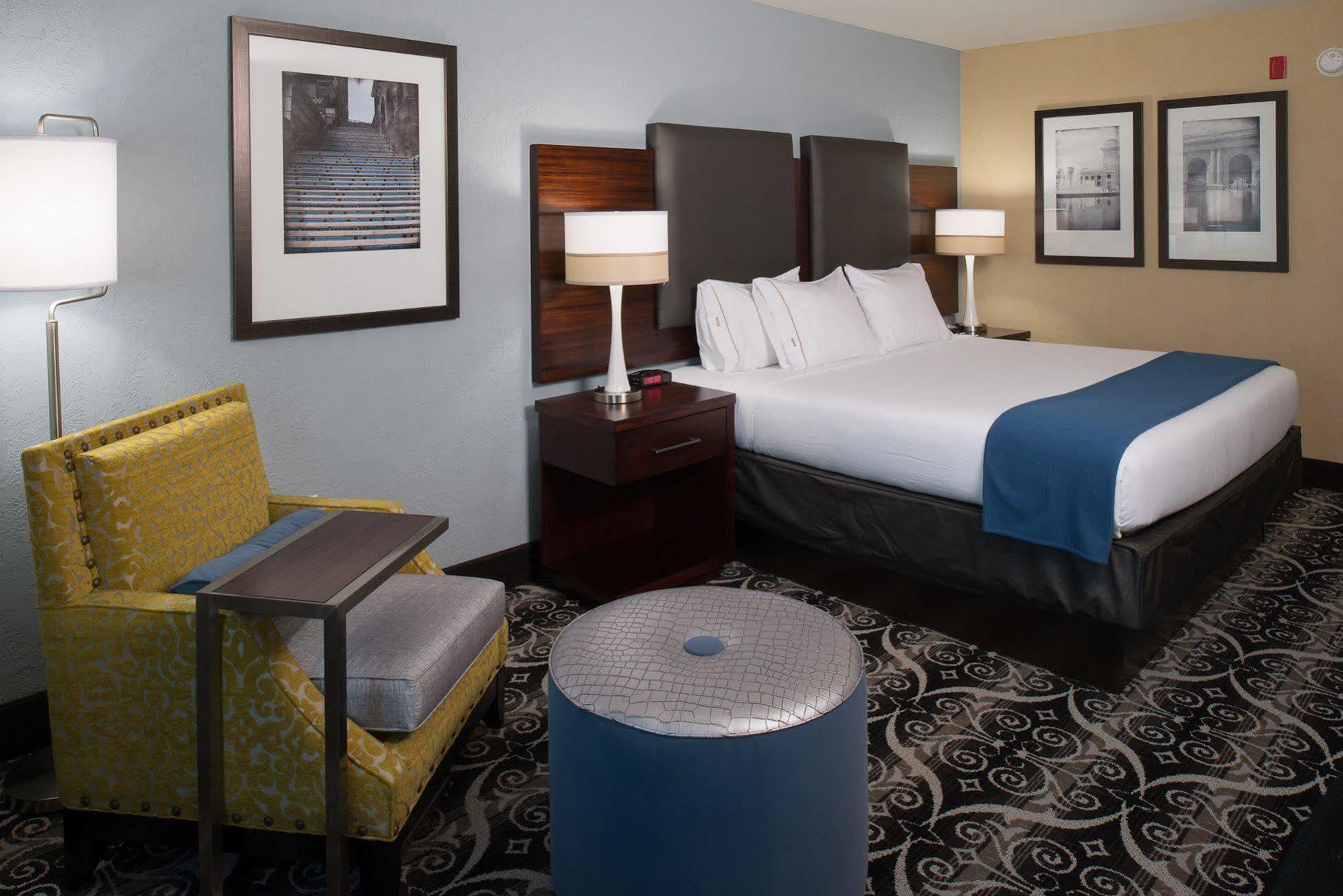 Holiday Inn Express Hotel & Suites North Kansas City By Ihg Exterior foto