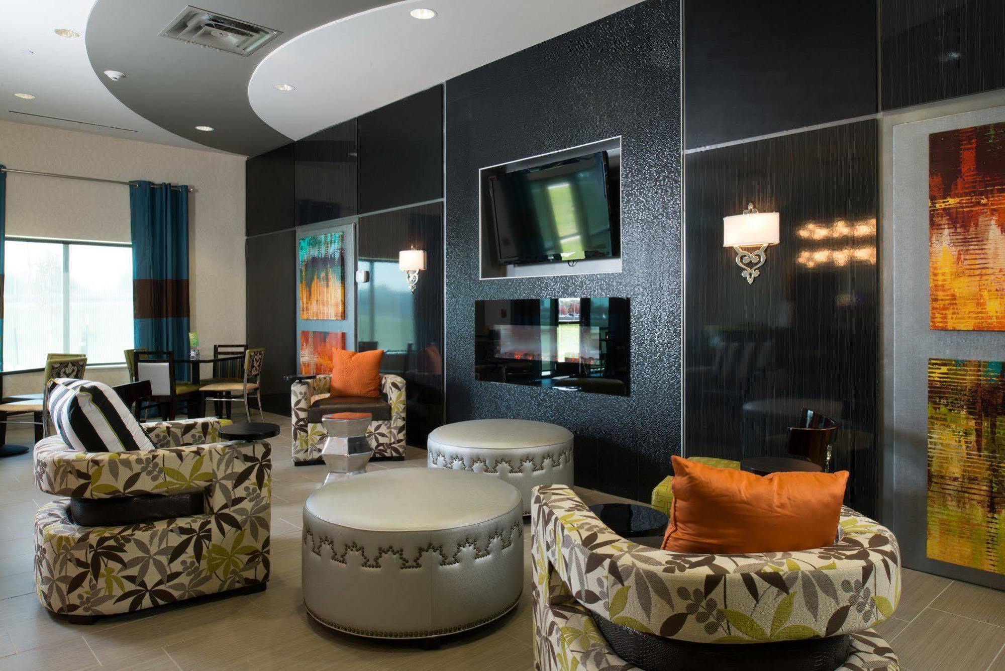 Holiday Inn Express Hotel & Suites North Kansas City By Ihg Exterior foto