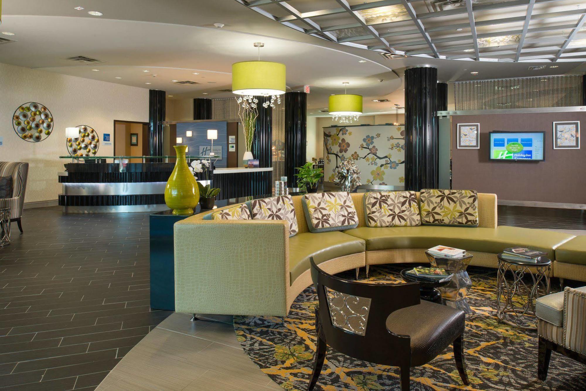 Holiday Inn Express Hotel & Suites North Kansas City By Ihg Exterior foto