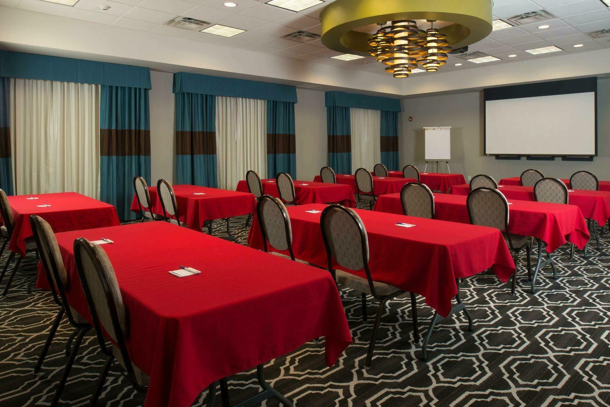 Holiday Inn Express Hotel & Suites North Kansas City By Ihg Exterior foto