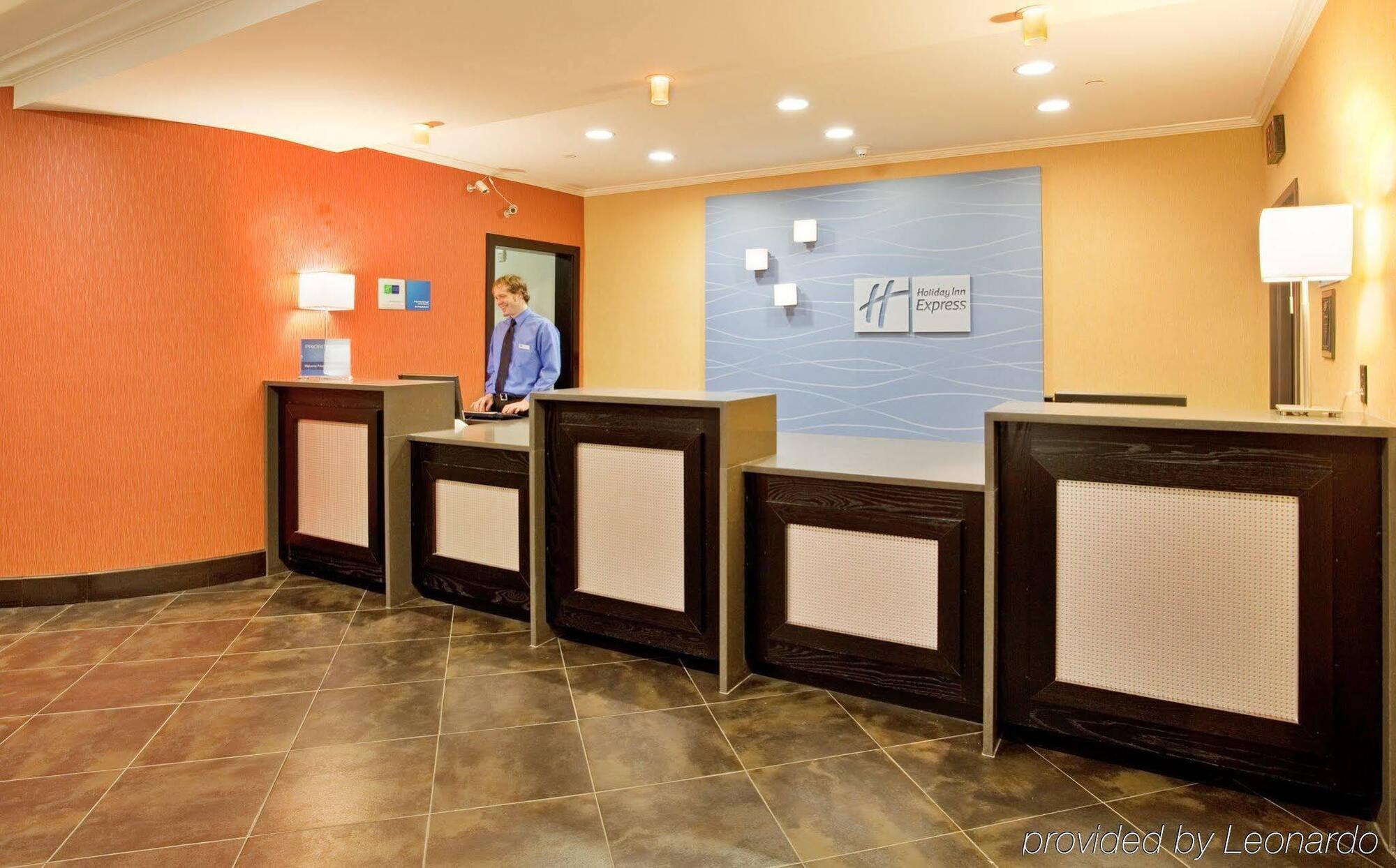 Holiday Inn Express Hotel & Suites North Kansas City By Ihg Exterior foto