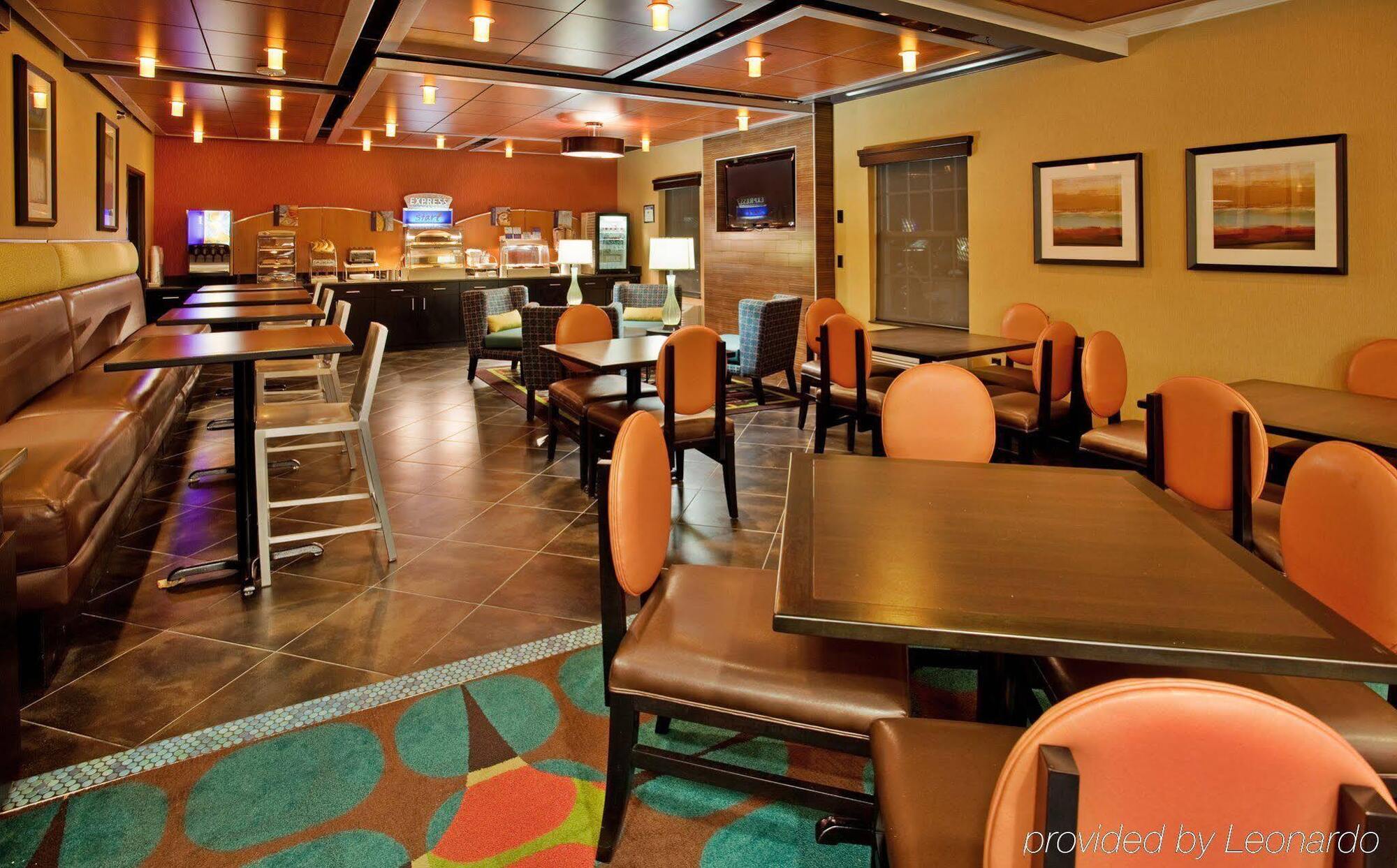 Holiday Inn Express Hotel & Suites North Kansas City By Ihg Exterior foto