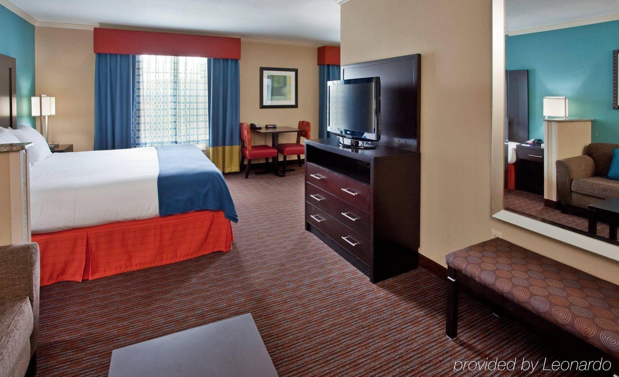 Holiday Inn Express Hotel & Suites North Kansas City By Ihg Exterior foto