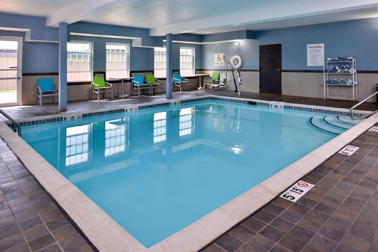 Holiday Inn Express Hotel & Suites North Kansas City By Ihg Exterior foto