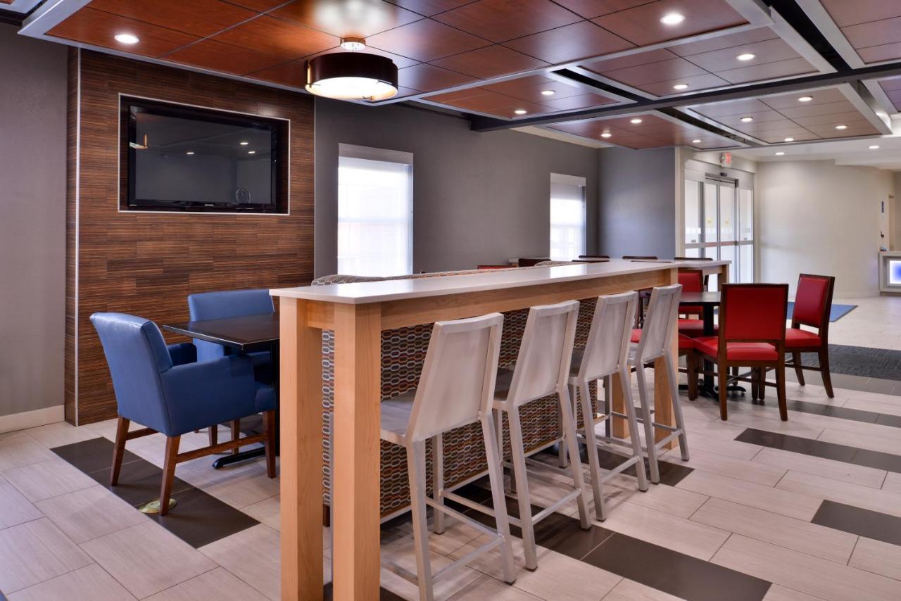Holiday Inn Express Hotel & Suites North Kansas City By Ihg Exterior foto