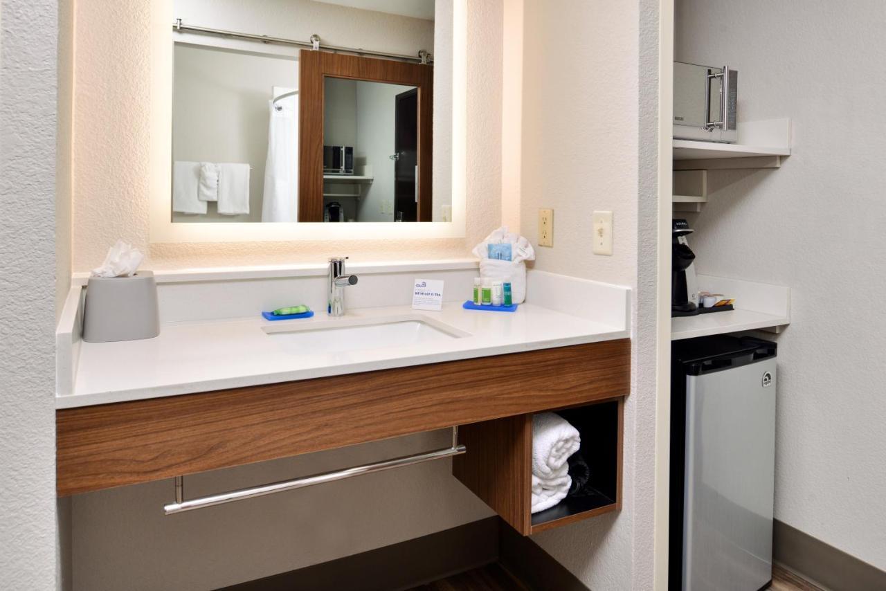 Holiday Inn Express Hotel & Suites North Kansas City By Ihg Exterior foto