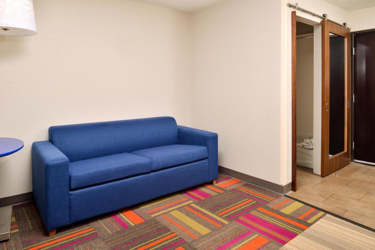 Holiday Inn Express Hotel & Suites North Kansas City By Ihg Exterior foto